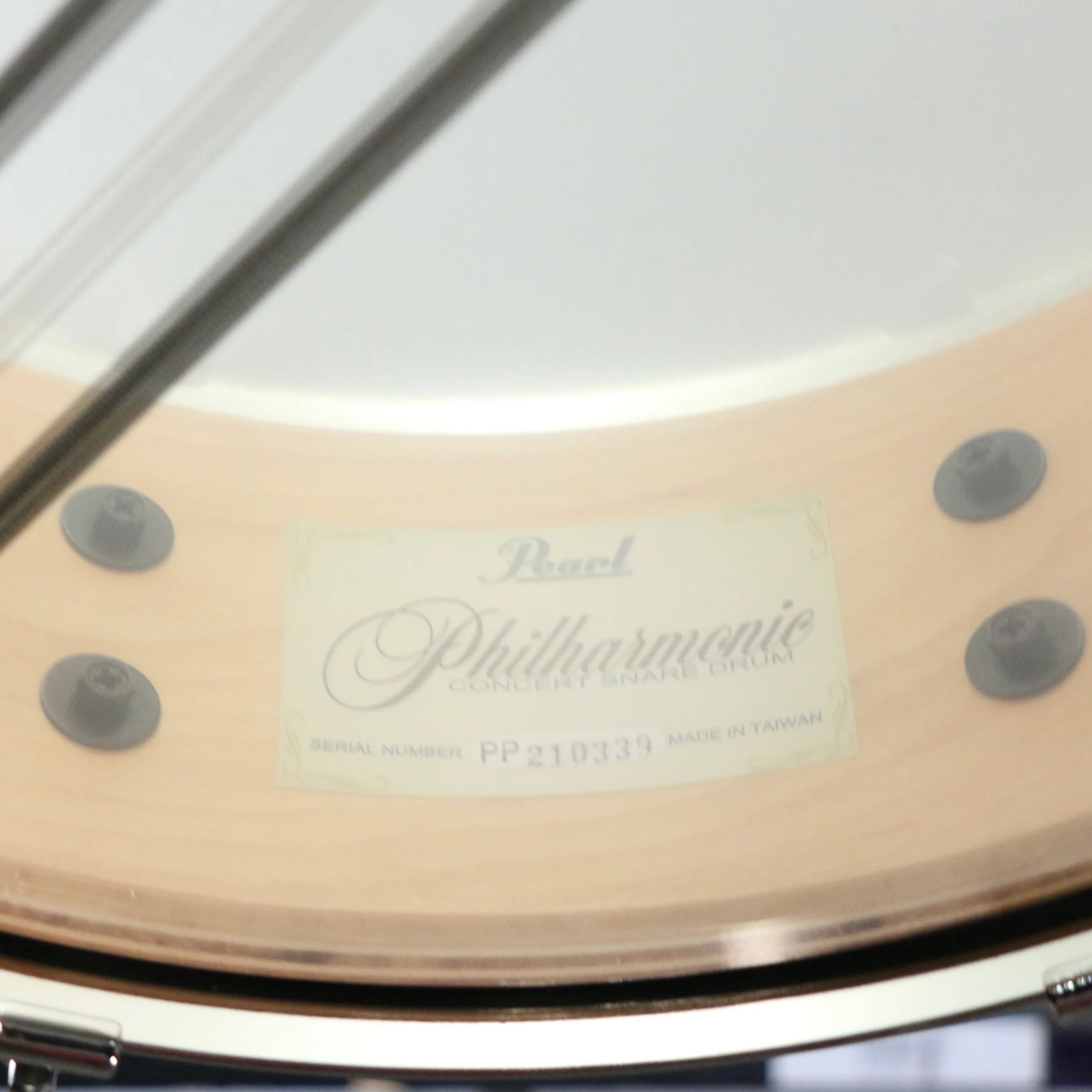 Pearl Philharmonic Series Concert Snare Drum 8-ply Maple 13X4in Piano Black - Image 5