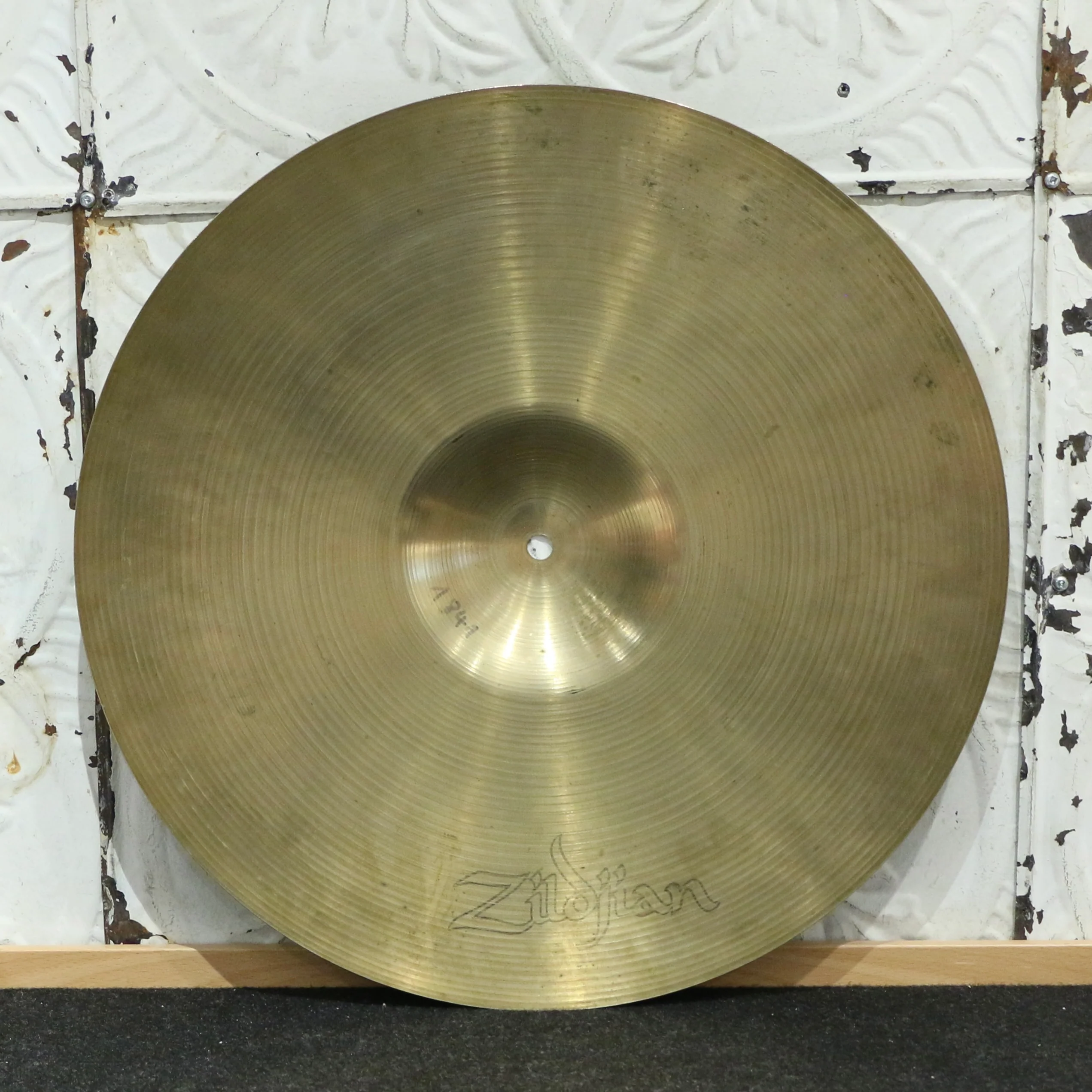 Used Zildjian Avedis Ride Cymbal 18in (1828g) - Image 2