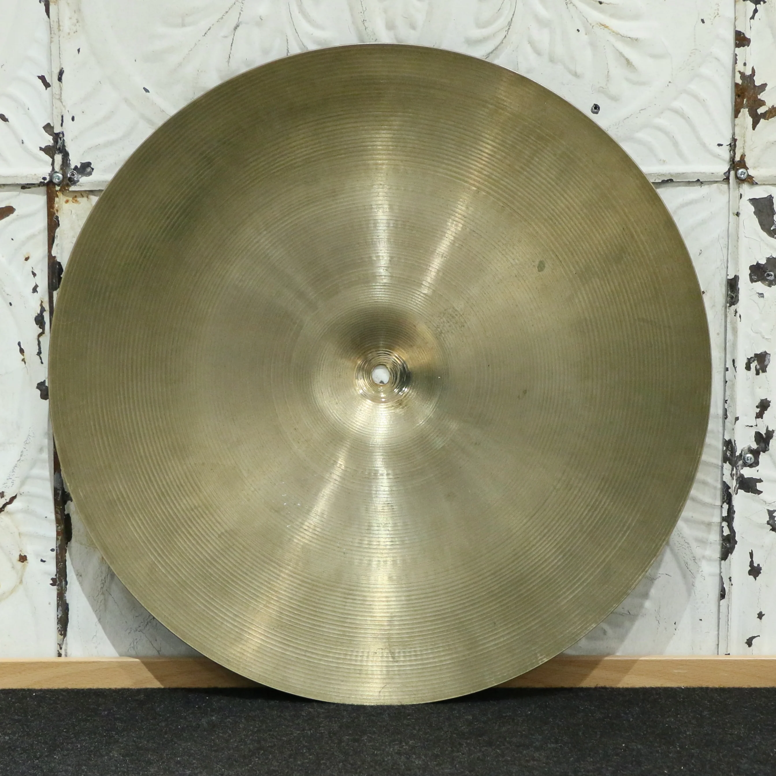 Used Zildjian Avedis Ride Cymbal 18in (1826g) - Image 2